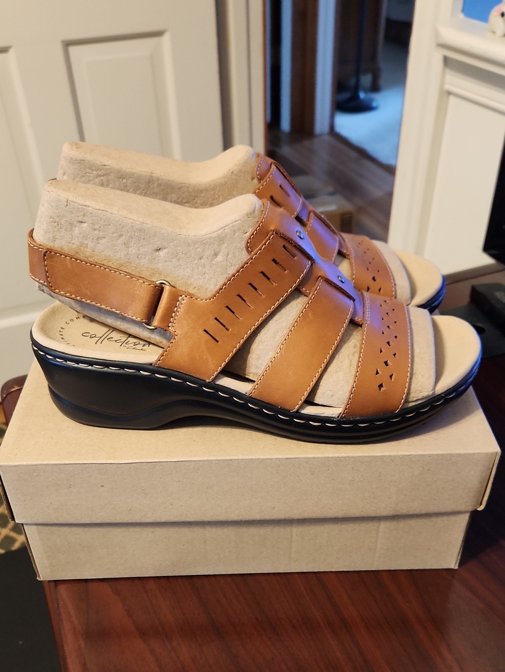 NEW Clarks Collection Lexie Qwin Cognac Leather Open-Toe Sandals Adjustable - Picture 4 of 12